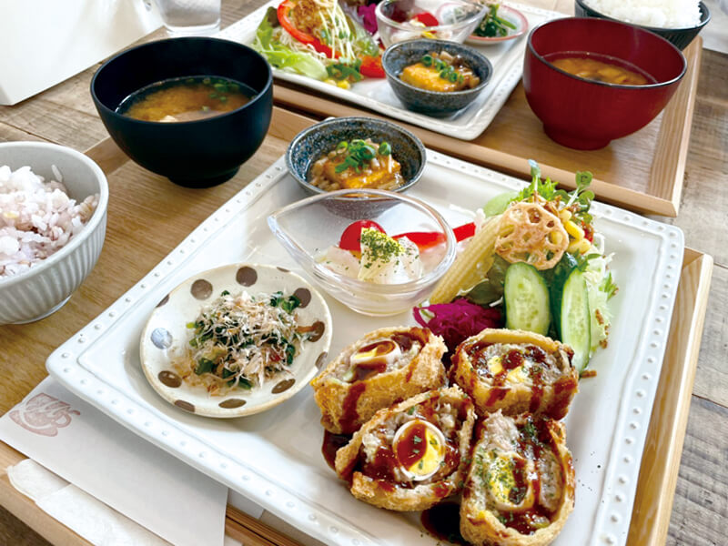 手作りランチとケーキが自慢のカフェ