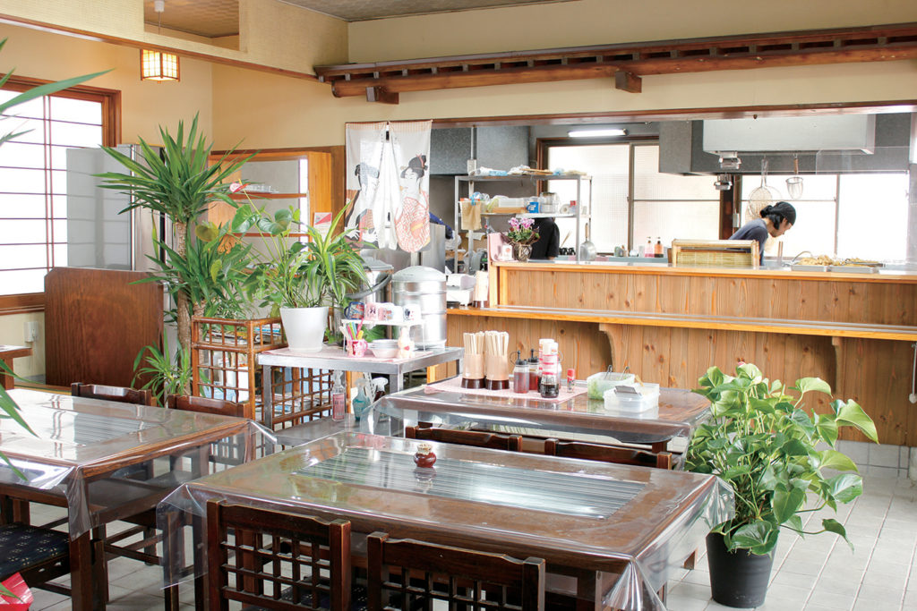 弾力のあるモッチリ細麺は名店の技を受け継いだ絶品うどん