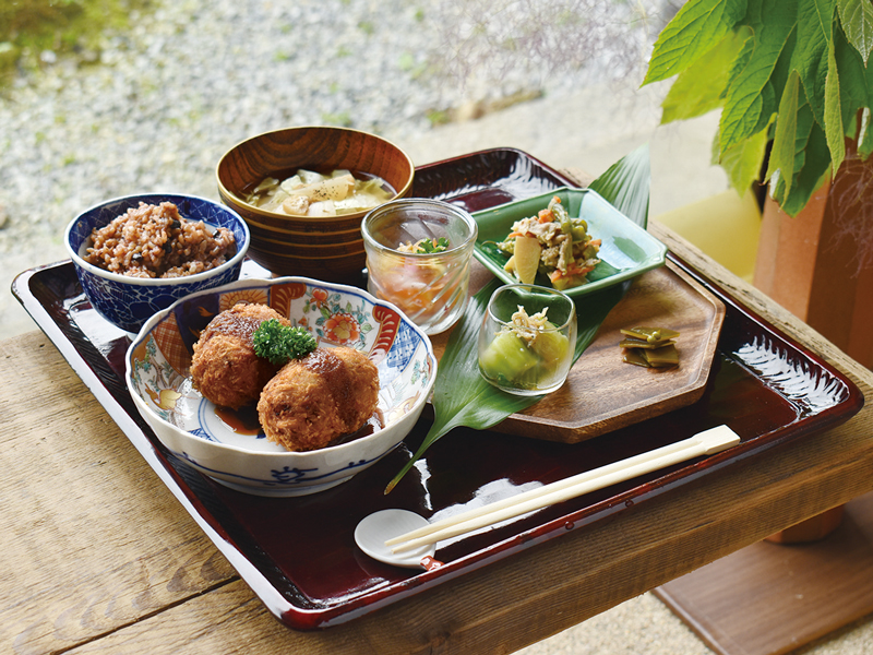 懐かしく心地良い里山の旧家で過ごす“さぬき時間”