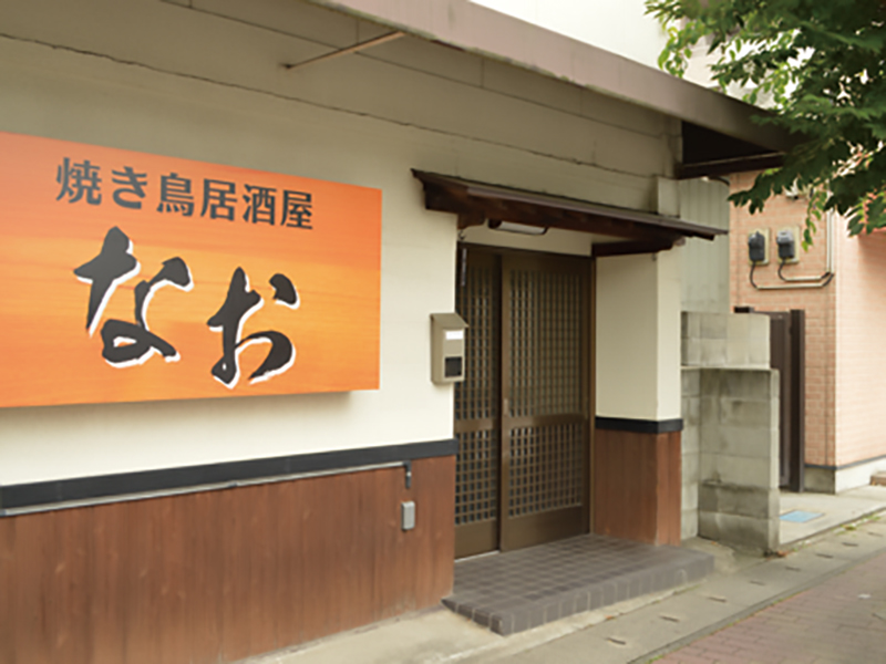 朝挽きの新鮮な肉を使った焼き鳥を堪能