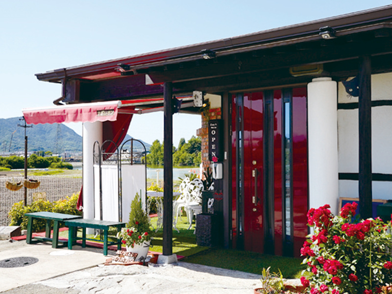 『Cafe/Rest ナポレオン　カフェレストナポレオン』上質な国産和牛のステーキと自家栽培の無農薬野菜に舌鼓【香川県三豊市豊中町】