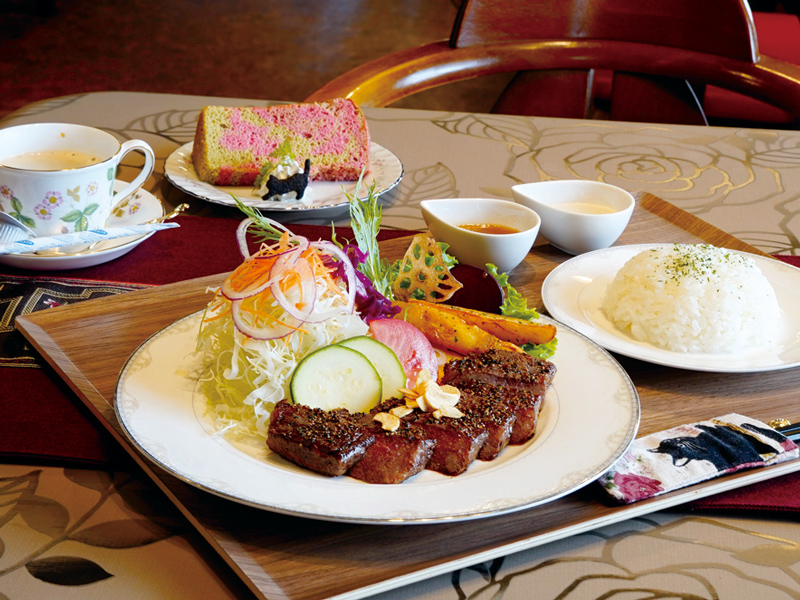 『Cafe/Rest ナポレオン　カフェレストナポレオン』上質な国産和牛のステーキと自家栽培の無農薬野菜に舌鼓【香川県三豊市豊中町】