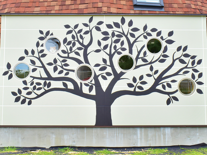 愛らしい猫とのふれあいや こだわりの食事が味わえるカフェ