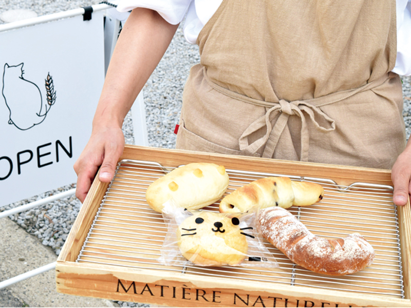 『パン工房 ねこのしっぽ』焼きたてパンの香りが漂う海沿いのベーカリー【香川県高松市庵治町】