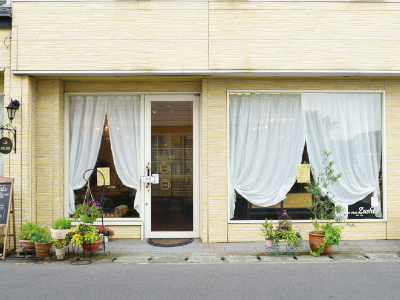 『cafe sousou　カフェ ソウソウ』ナチュラルで可愛い外観が目印