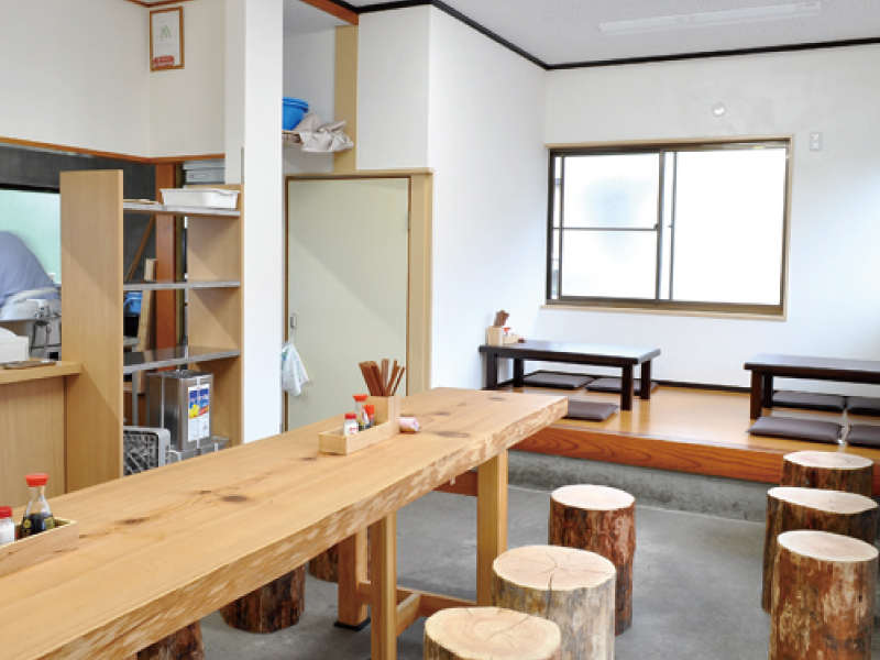 本格手打ち麺が自慢『うどん じんごろう』