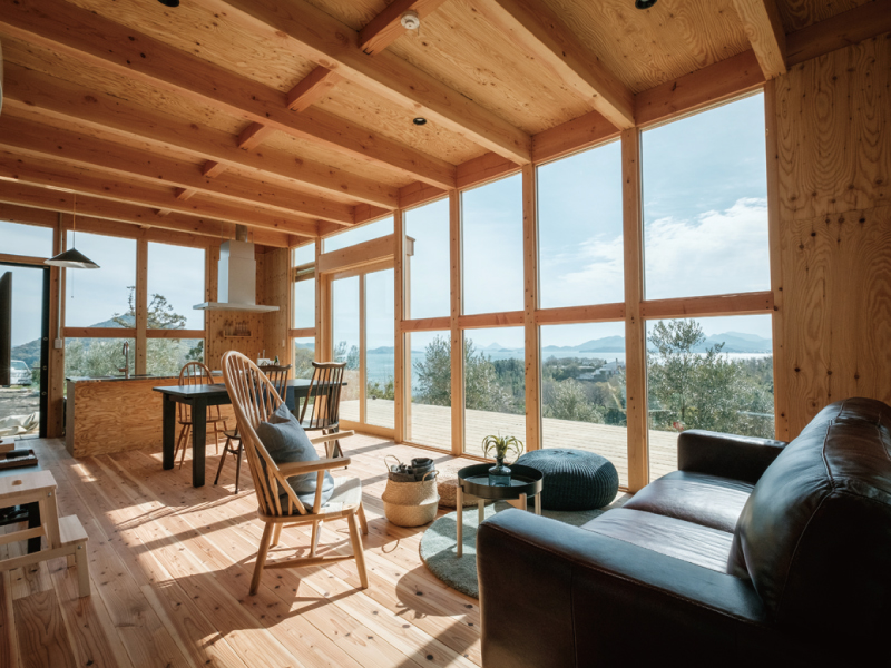 瀬戸内海を臨む絶景を独り占め！『荘内半島オリーブ農園オリカフェ』