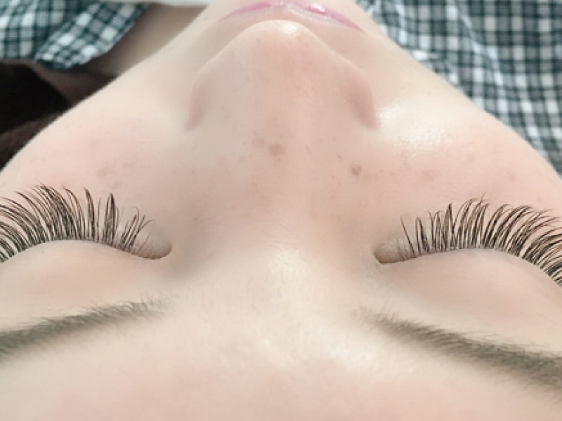 日常に差し色のような明るさを『目元専門サロン RUBER』