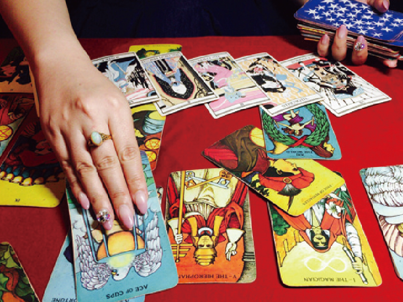 丸亀商店街に、口コミで評判の占い師が集結！『占いの館 千里眼 高松丸亀町B1店』