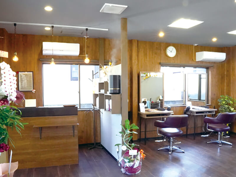 静かな落ち着く空間でうるつや髪に