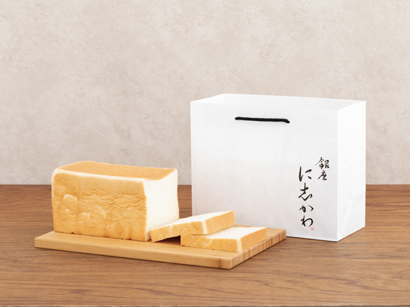 水と素材にこだわった高級食パン