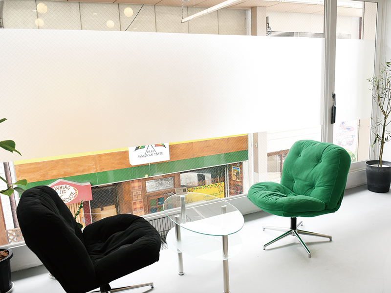 now new.の窓際の席