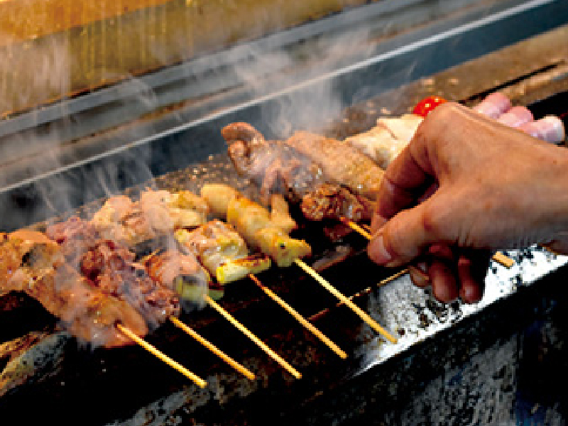 「備長炭やきとり 美味美味 瓦町店」炭火焼の香りと味にヤミツキ必至