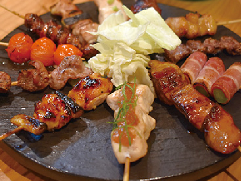 「備長炭やきとり 美味美味 瓦町店」炭火焼の香りと味にヤミツキ必至