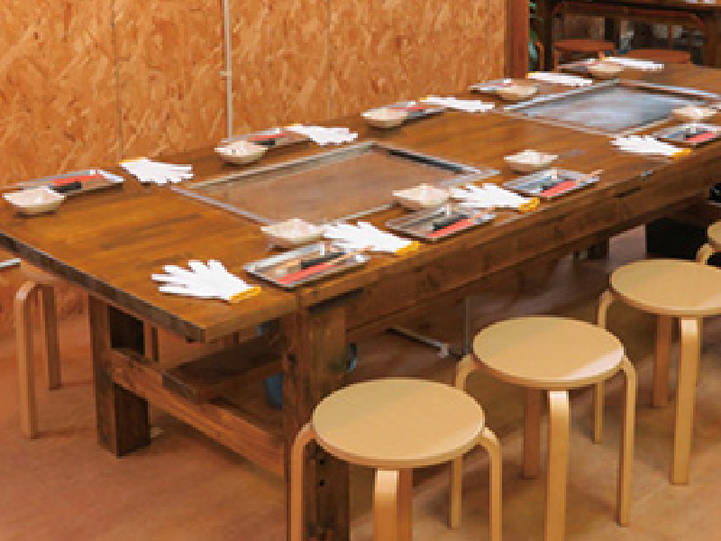 「かき焼き 海鮮市場 いかだ屋」魚介類は漁師から直接仕入れた新鮮なものばかり