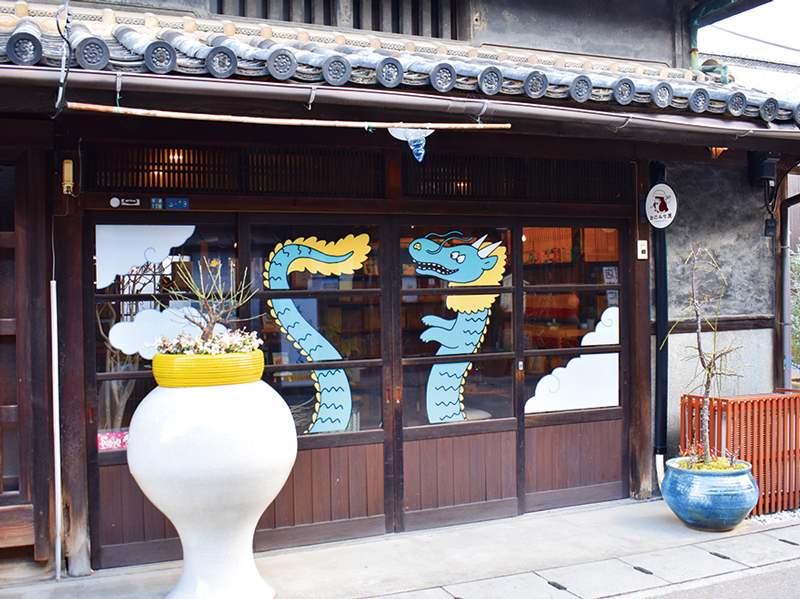 『おのみち屋』藝術・お土産・雑貨・酒場がテーマの複合施設が『藝術喫茶 清水温泉』の向かいにOPEN！【香川県仲多度郡多度津町】