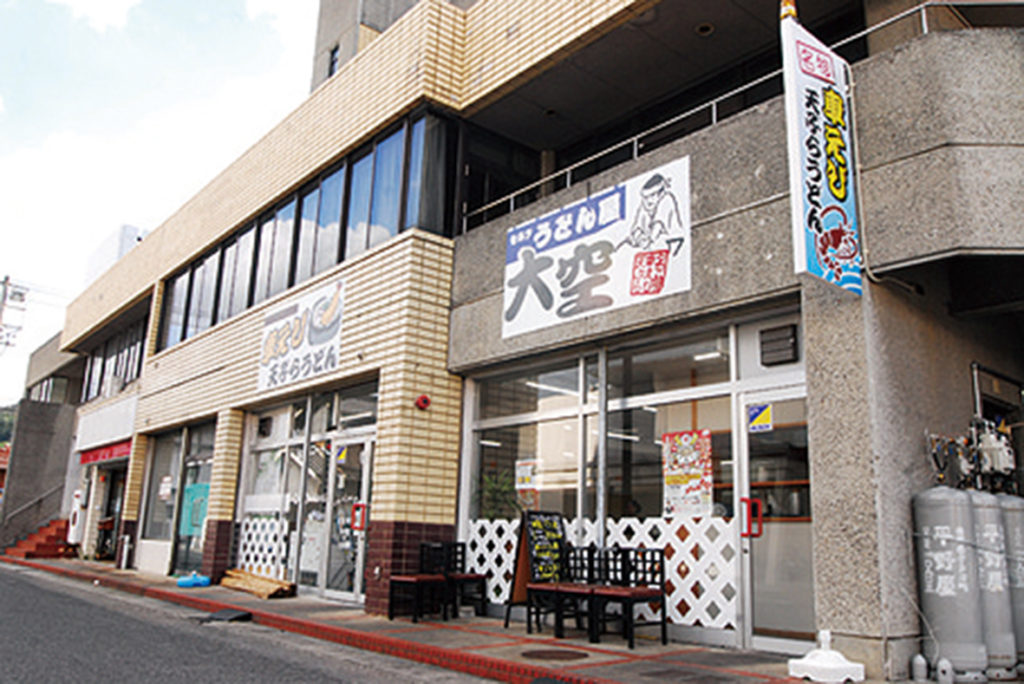 車海老の 天ぷらはその大きさと甘みに１度食べるとヤミツキ！