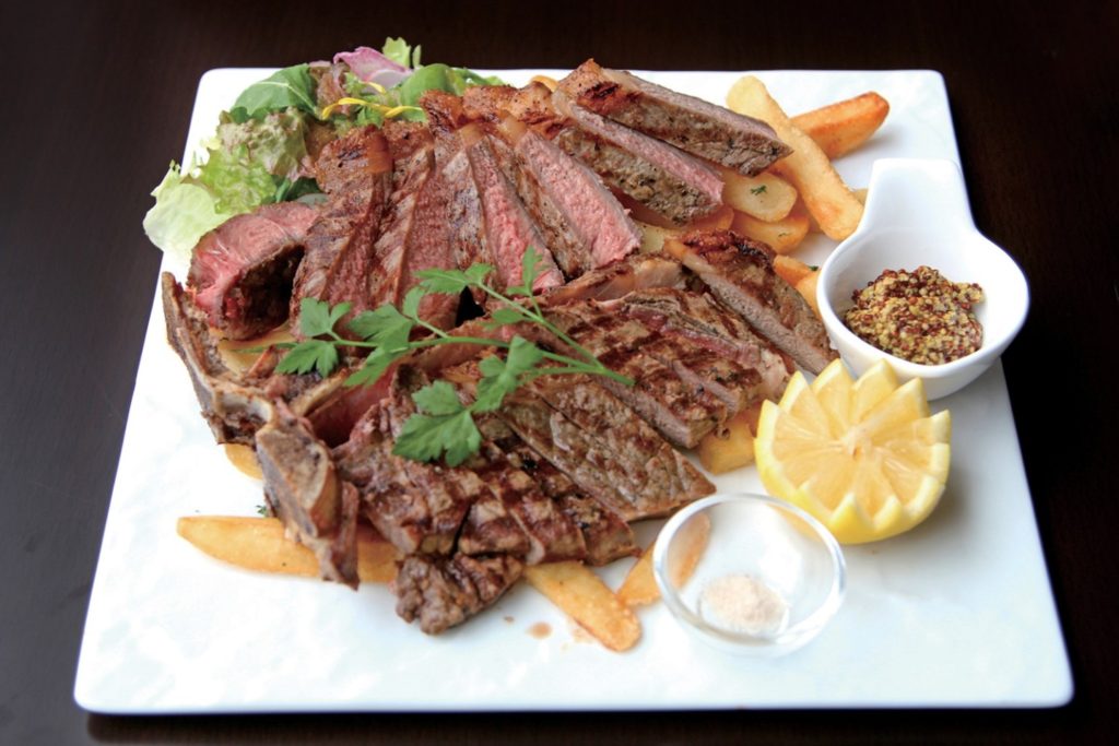 『Restaurant＆Bar orange COCO』サーロインとヒレの２種類が１度に楽しめる迫力満点のＴボーンステーキ！