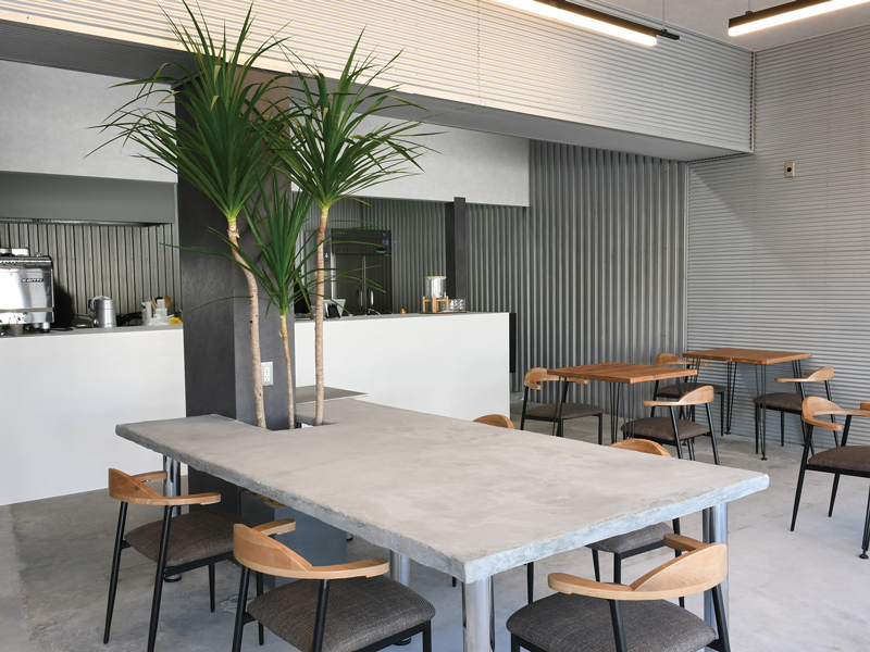 『PLUS ALPHA　プラスアルファ』都会的な空間で本格スイーツが楽しめる日常に“＋α”の幸せをくれるカフェ【香川県綾歌郡綾川町】