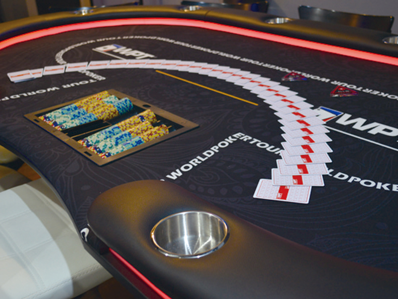 非日常感が味わえるカジノのようなポーカーバー