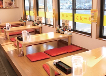 『来来亭　高松松縄店』澄んだ鶏ガラベースのあっさりスープに背脂でコクをプラスした情熱の一杯