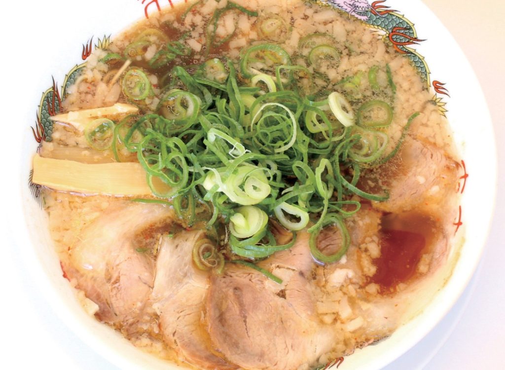 『来来亭　高松松縄店』澄んだ鶏ガラベースのあっさりスープに背脂でコクをプラスした情熱の一杯