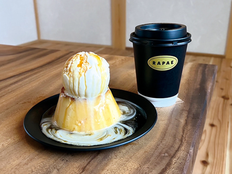 木の温もりを感じるモデルハウス兼カフェ