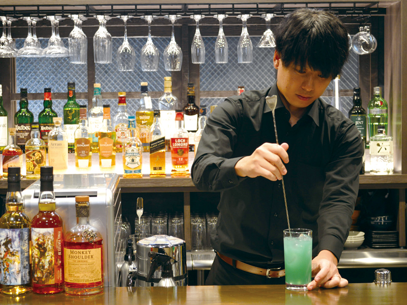 大人のためのカラオケバーが瓦町にOPEN