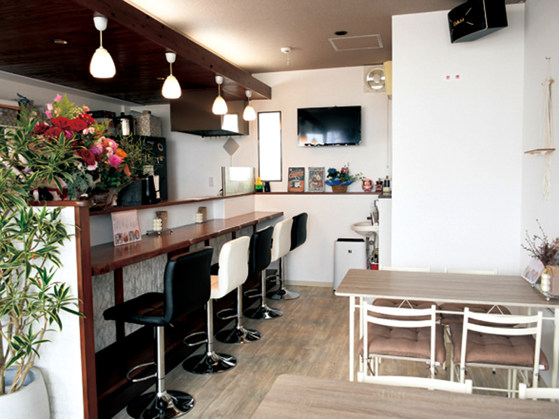 『Cafe&Bar rest　カフェ&バー レスト』朝から夜まで多彩に利用できるカフェバー【香川県高松市由良町】