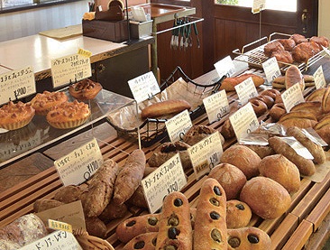 『Ｂｏｕｌａｎｇｅｒｉｅ　ｒｅｔｒｏ』老若男女に人気のたまごサンド♪サクサクのクロワッサンを楽しんで