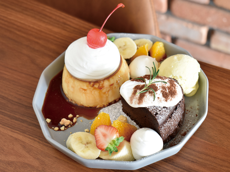 昼夜問わず食事もカフェも楽しめるNEWスポット