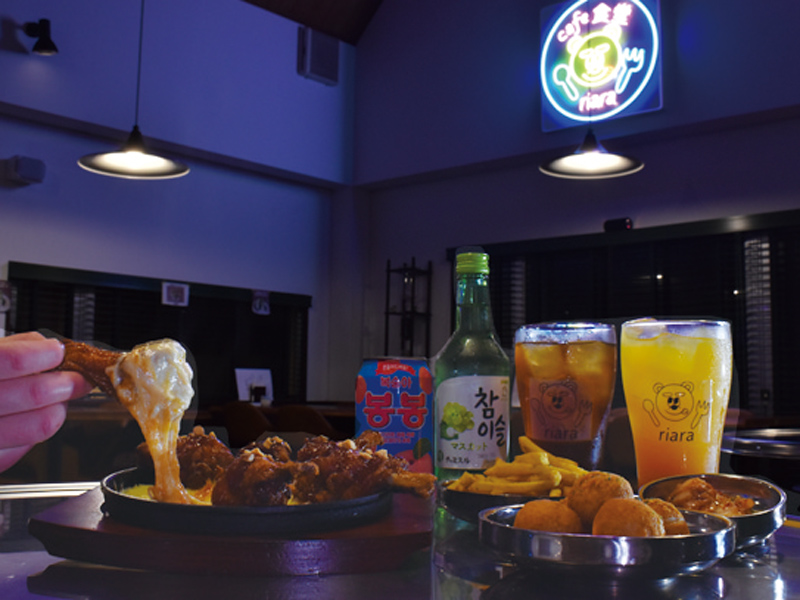 昼夜問わず食事もカフェも楽しめるNEWスポット