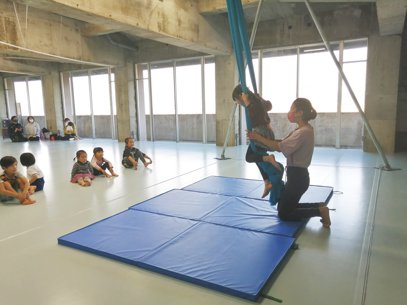 高松市街地を一望できる劇場型レンタルスペースが誕生！