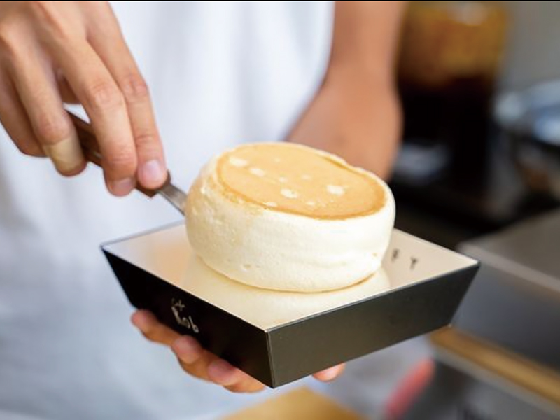 ふわシュワ生地のパンケーキを使った多彩なスイーツ