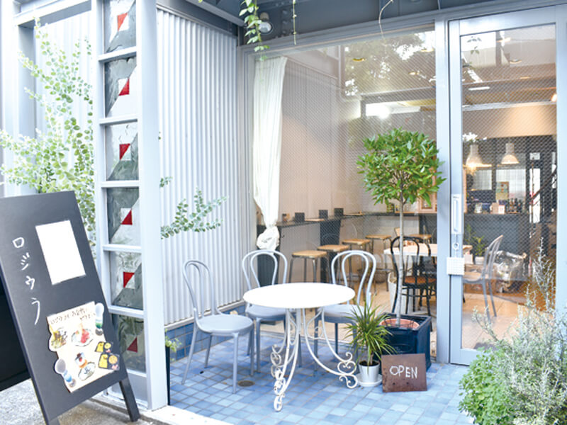 路地裏にひっそりと佇むカフェがOPEN！
