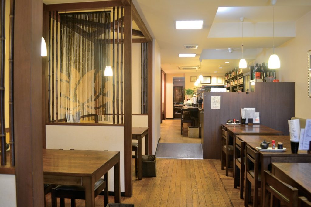 少しずついろんな味を楽しめる心も体も大満足できる定食