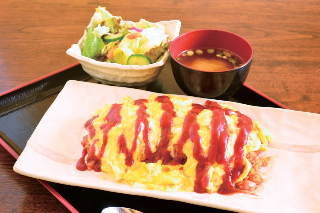 少しずついろんな味を楽しめる心も体も大満足できる定食