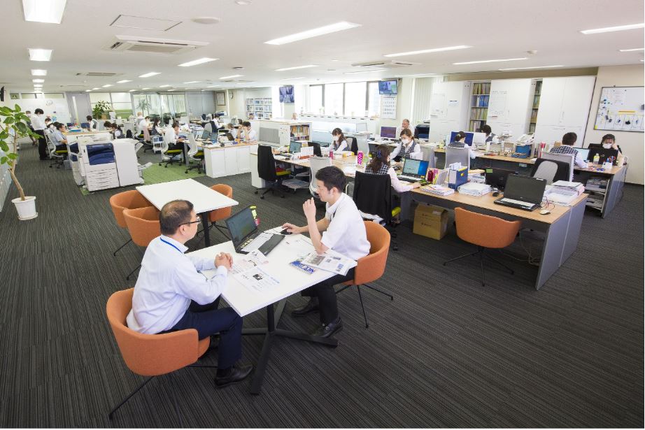 保険の設計・提案および事故対応の アドバイスにより「安心と満足」をお届けします。