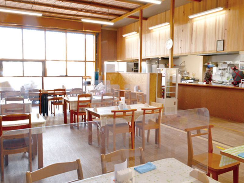 心温まる町の食堂で楽しむ手作りの美味しさ