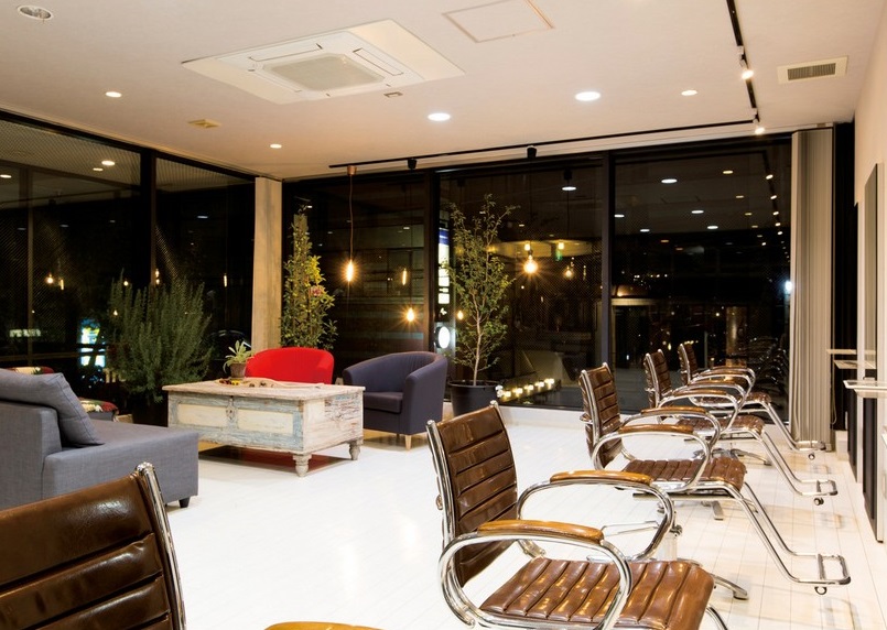 駐車場無料、子どもカットは（小学生まで）1,000円!!