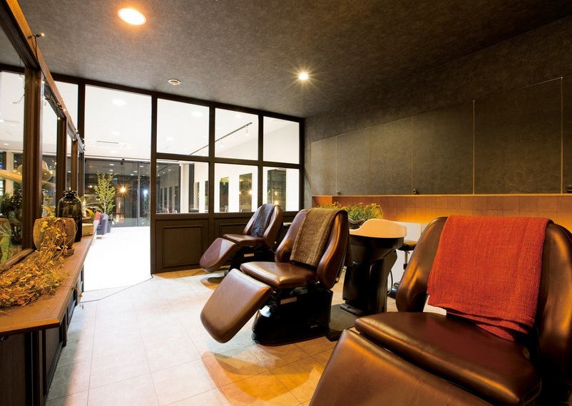 駐車場無料、子どもカットは（小学生まで）1,000円!!