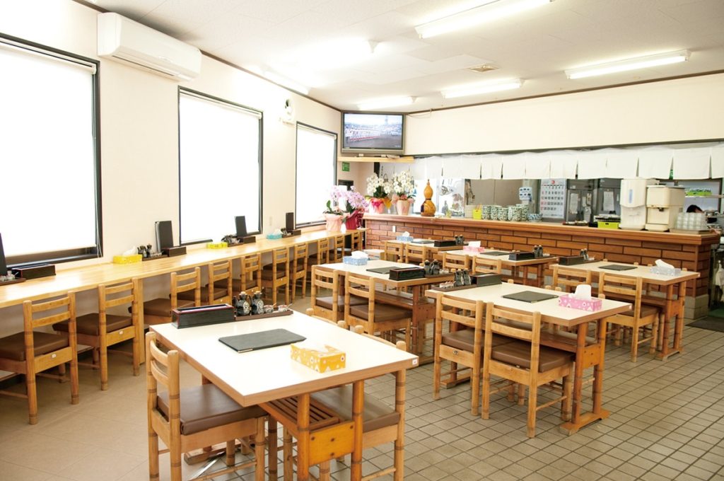 ２種類の親鳥を使用した食べるほどに味わい深い肉とダシの旨味をじっくり堪能！