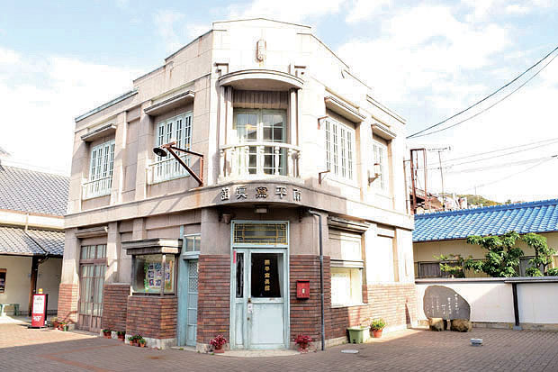 『寫眞館の珈琲』庵治の新鮮な魚介がたっぷり入ったトマト風味のスパイシーパスタを堪能