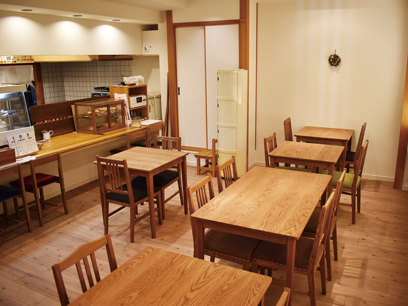 “日常の小さな幸せ”をテーマにした路地裏に佇む小さなカフェ