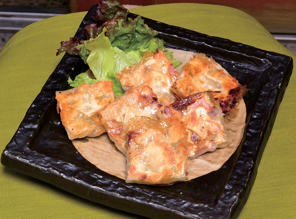 『四角家餃子本舗』バラエティに富んだ7つの味わい！絶品スープを閉じ込めた魅惑の四角餃子