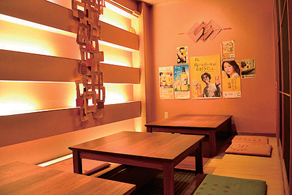 『四角家餃子本舗』バラエティに富んだ7つの味わい！絶品スープを閉じ込めた魅惑の四角餃子