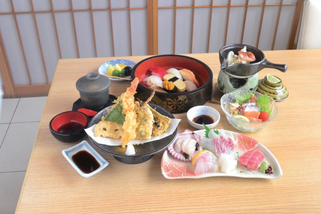 極上のランチタイムを演出する鮮度満点の海の幸に舌鼓