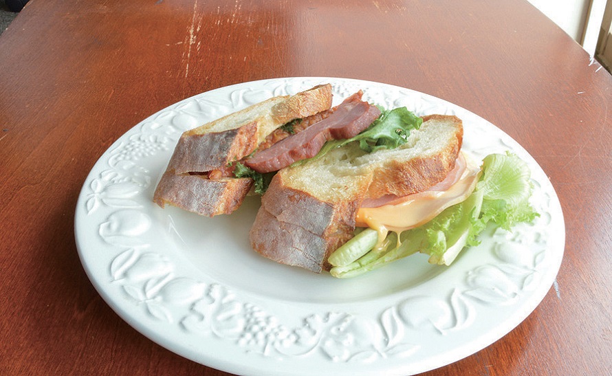 真心こもった手作りパンを使ったボリューム満点のサンド