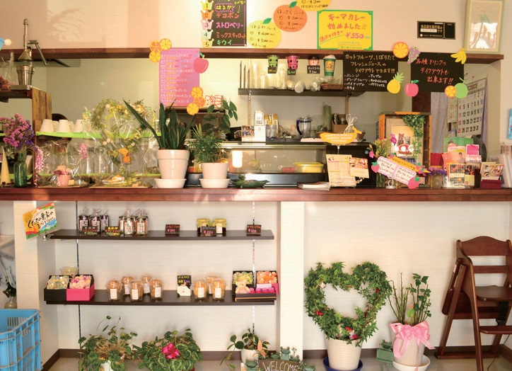 『Symphonic』キラキラと煌めくフルーツがたっぷり！フレッシュな夏パフェ