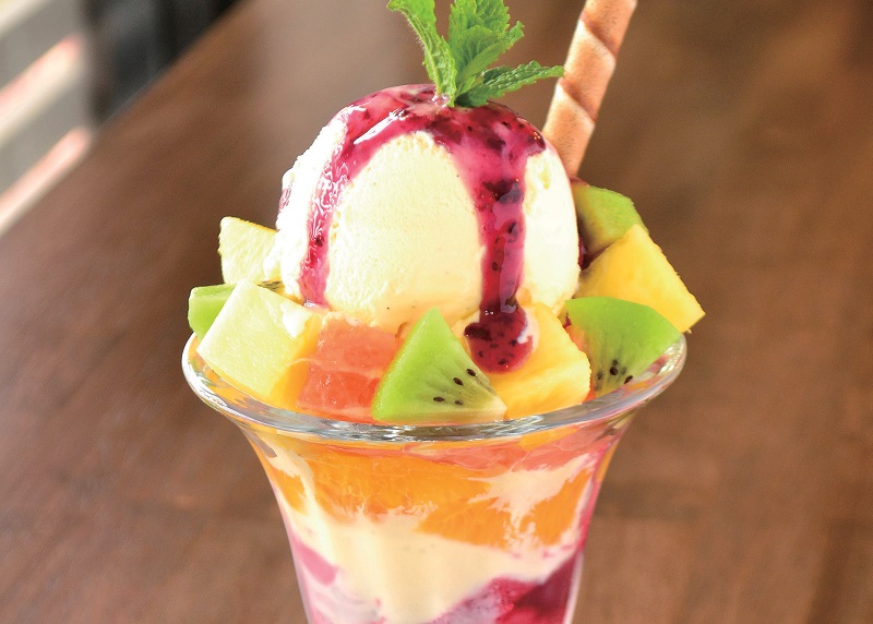 『Symphonic』キラキラと煌めくフルーツがたっぷり！フレッシュな夏パフェ